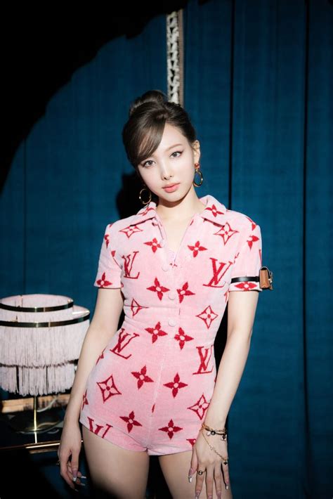 nayeon louis vuitton pop.